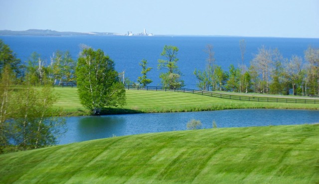 Scenic bay view home w/a full kitchen + family-friendly