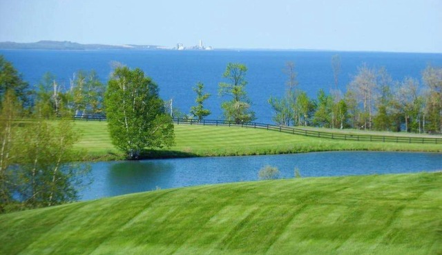Scenic bay view home w/a full kitchen + family-friendly