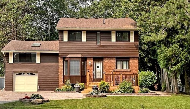 Scenic Burnt River Cottage with River Views and Outdoor Gazebo, Near Fenelon Falls and Bobcaygeon, Ontario