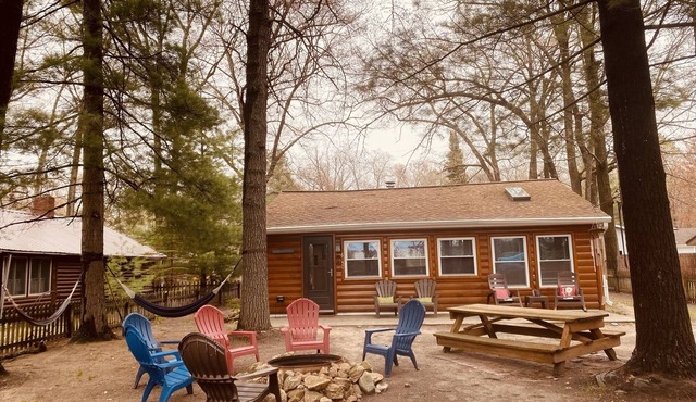 Scenic Cabin by the Lake