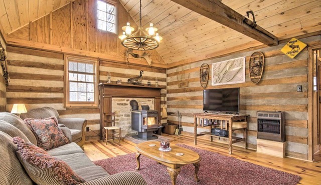 Scenic Cabin w/ Deck & Fire Pit - Near Hiking!