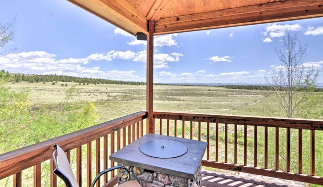 Scenic Cabin w/ Hot Tub ~ 30 Mi to Breckenridge!