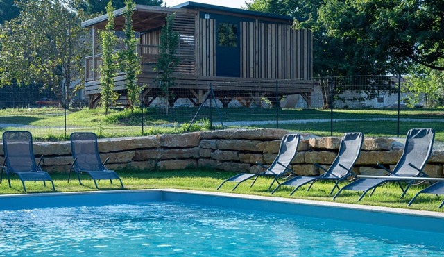 Scenic cabin with wifi, pets allowed, parking