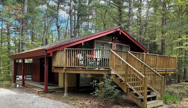 Scenic Cathedral Ledge Bavarian Chalet. Walk to Echo Lake and Diana's Bath