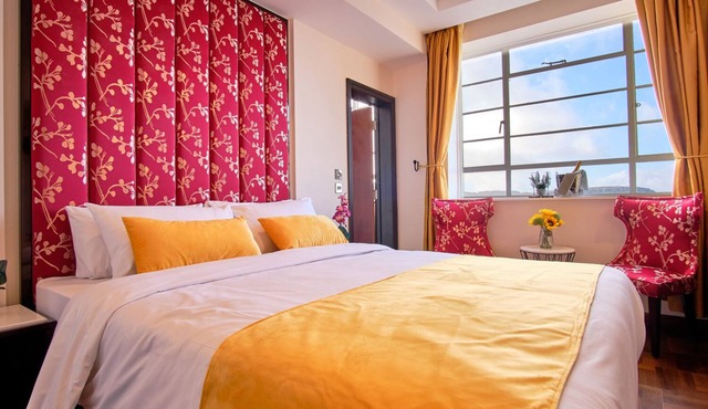 Scenic Charm: Inviting Room Near Local Highlights, 3 Family Rooms