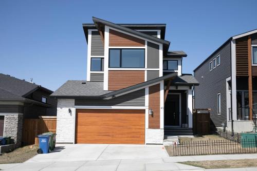 Scenic Cochrane Family Home