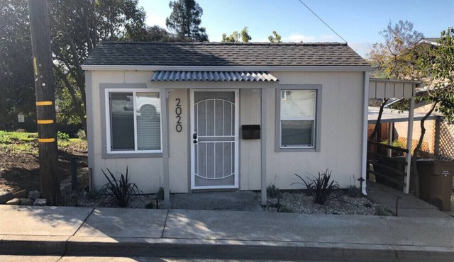 Scenic Cottage | Freestanding House