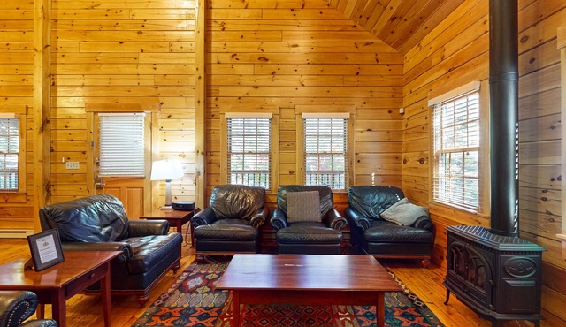 Scenic dog-friendly cabin with kitchen, AC, firepit, WiFi & nearby hiking