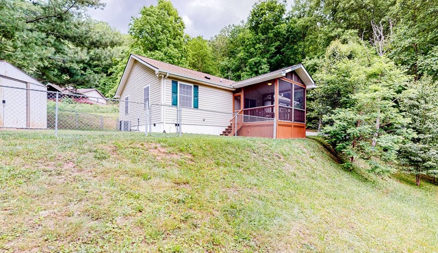 Scenic dog-friendly escape with enclosed yard, fireplace, board games, W/D, & AC