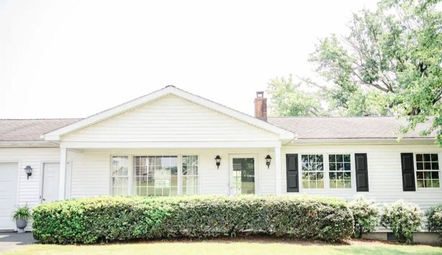 Scenic Farmview House w/Hot Tub and Rec Room