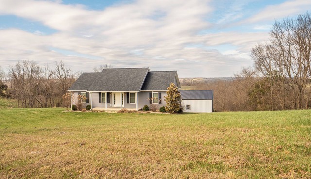 Scenic Getaway near Bardstown & Bourbon Trail - Pet Friendly, Game Room, Deck