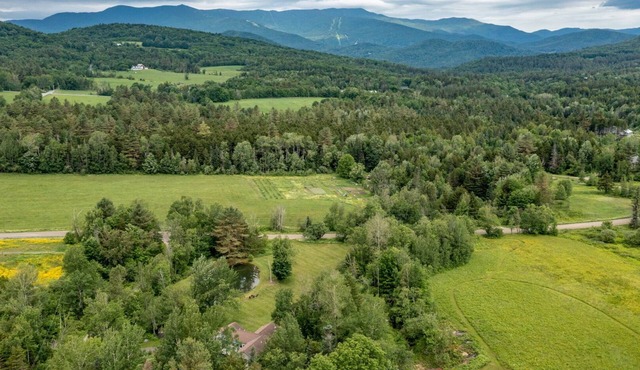 Scenic Getaway: Unique Large Home with Breathtaking Views of Sugarbush Resort