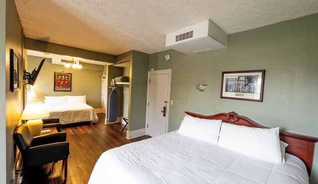 Scenic Getaway Near Delaware's Top Hotspots | Relaxing Spa & Golf Retreat