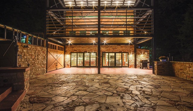 Scenic Getaway w/Fire Pit & Grill in Columbia!