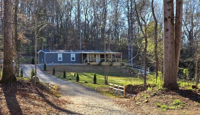 Scenic Greenback-New peaceful Country House near Maryville/Airport/Smoky Mtns.