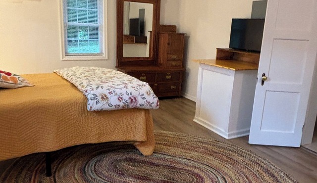 Scenic guest house in great location in Farmville, VA