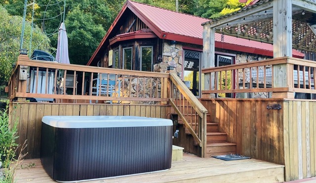 Scenic Hidden Gem: Private Hot Tub, Golf & Fishing on Peaceful 42 Acres