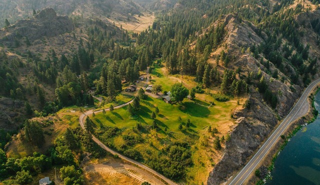 SCENIC HIDDEN VIEW ESTATE Next to the Missouri River