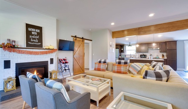 Scenic Home on 20-Acre Farm: Families Welcome