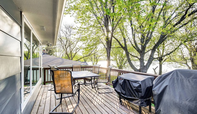 Scenic Home w/Lake Washington Access & Fire Pit