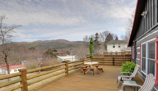 Scenic Hot Springs Retreat Near Appalachian Trail!