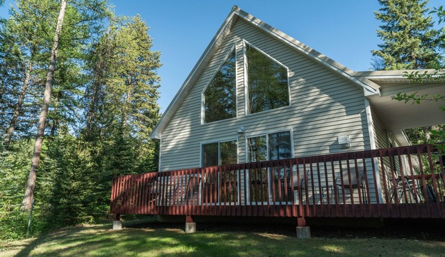 Scenic House Located At The Doorstep to West Glacier National Park Entrancen
