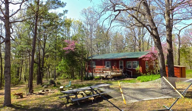 Scenic Indian House Bluff Cottage is Secluded Above the Gasconade River Valley