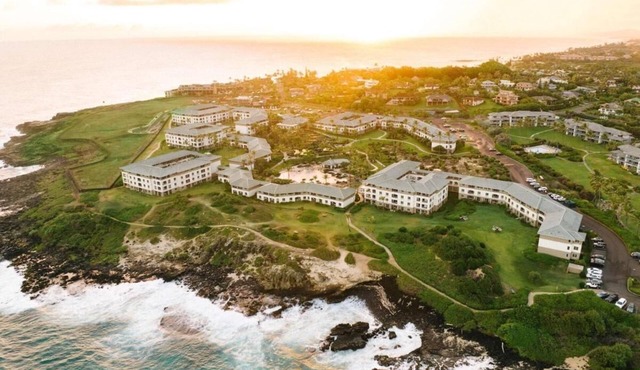 Scenic Kauai Stay Near Allerton Garden + Free Pool Access + Kitchen