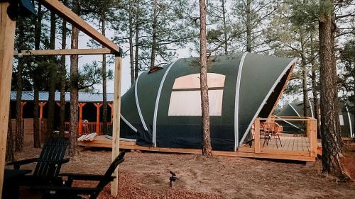 Scenic King Glamping Tent with AC & Mountain Views near Mountainair in Torreon, New Mexico
