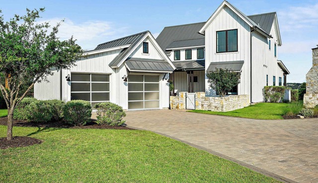 Scenic Lake Travis Farmhouse | Pickleball | BBQ