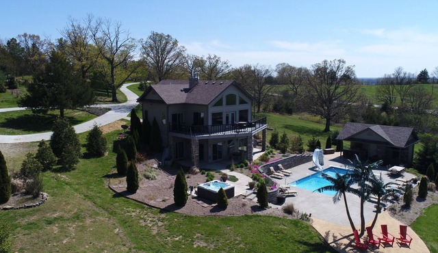 Scenic Lakeside Chateau with Heated Pool, Hot Tub & Outdoor Kitchen-TV-Fireplace