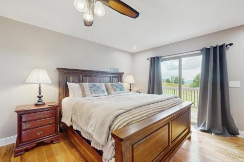 Scenic Lakeview Getaway Sleeps 8 Wraparound Deck