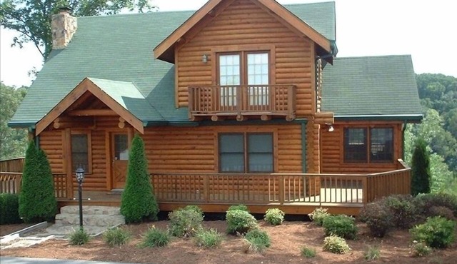 Scenic Log Cabin on 12 Acres: hot tub, jacuzzi, and fireplace, NEWLY RENOVATED