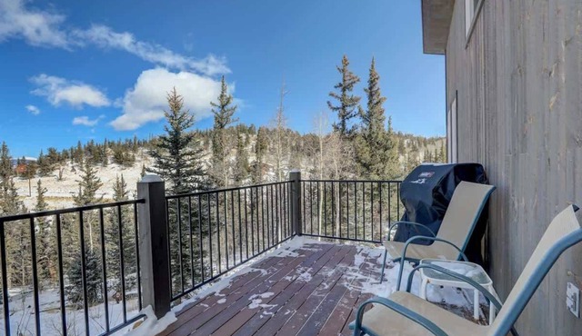 Scenic Mountain Cabin with Modern Interior