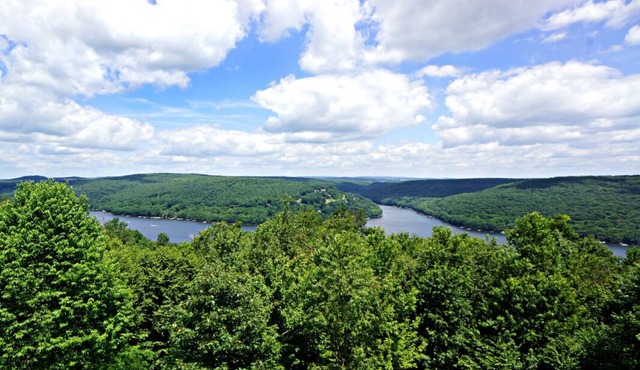 Scenic Mountain Escape Near Deep Creek Lake