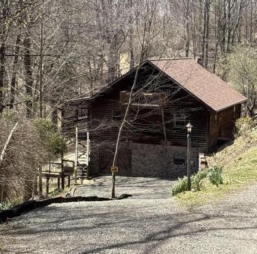 Scenic Mountain Getaway-Newly Renovated-Bear Ridge Lodge
