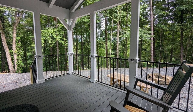 Scenic Mountain Tiny Home Getaway Near Nantahala River