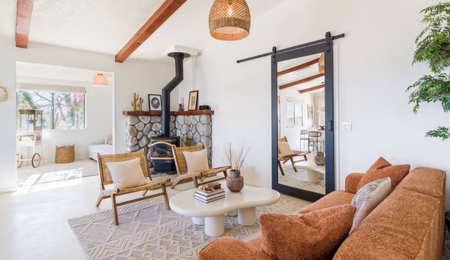 Scenic Mountain View Desert Escape. Located between Palm Springs & Joshua Tree
