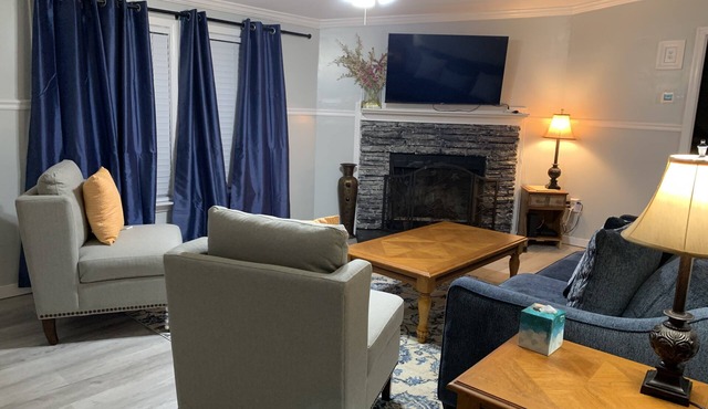 Scenic Mountain Views 4 Bed 2 Bath