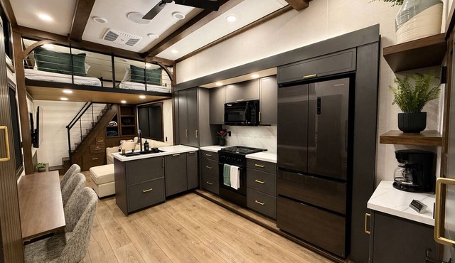 Scenic Mountain View RV - Peaceful Getaway