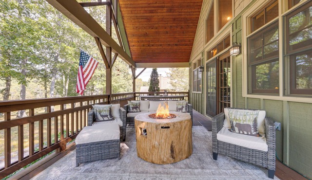 Scenic Mtn & Fairway Views: Cozy Cashiers Getaway