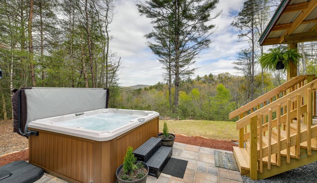 Scenic Murphy Cabin w/Hot Tub, Fire Pit & Views