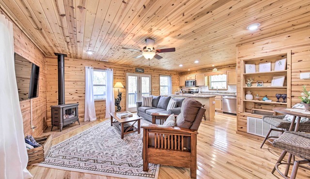 Scenic Murphy Escape with Hot Tub & Fire Pit!