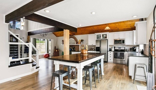 Scenic Nest in the Wilderness: Beautiful, Boise Area Mountain Getaway!