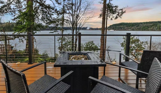 Scenic New Built Waterfront Cabin on Hammersley Inlet Olympic Peninsula