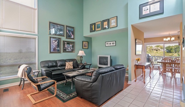 Scenic Niagara Vineyard Farm Home for up to 9ppl