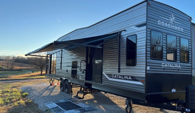 Scenic NWA Retreat with New Luxury Camper on 15 Acres near XNA and Bentonville