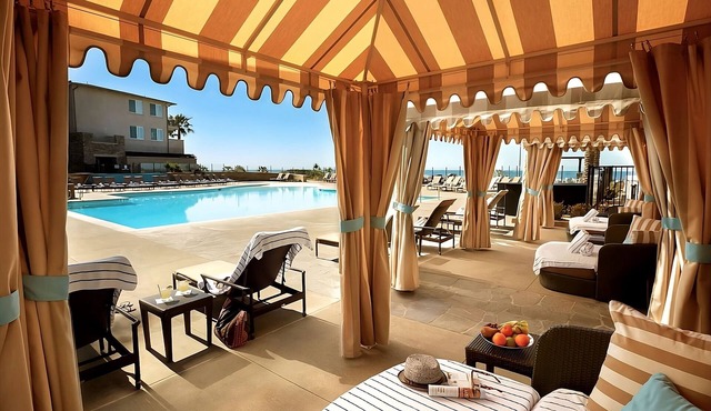 Scenic Oasis: Close to South State Beach, Onsite Pool and Parking, Pets Allowed!