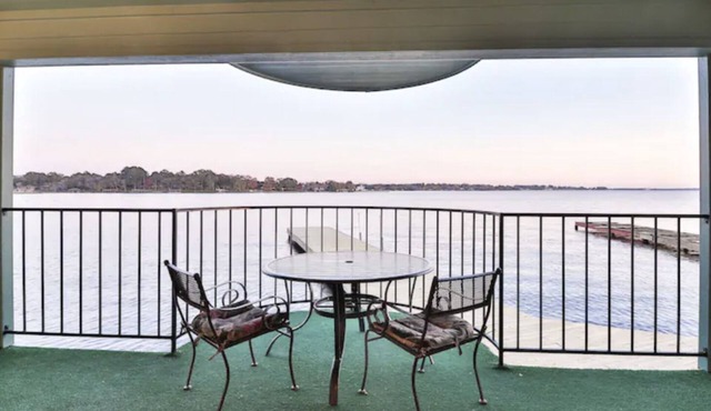 ⛱ Scenic Over-The-Water Balcony 3 Mile Lake View☀️