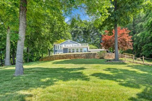 Scenic Point - Private Lakefront Home w/Dock, Fire pit, outside shower & Hot tub